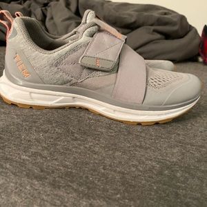 Indoor spin shoes- Tiems—— clips not included size 7 (38)